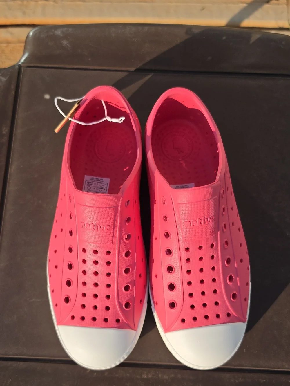 Native Shoes Kids' Jefferson Big Girl Sz J2 SlipOn Shoe Dazzle Pink Shell White